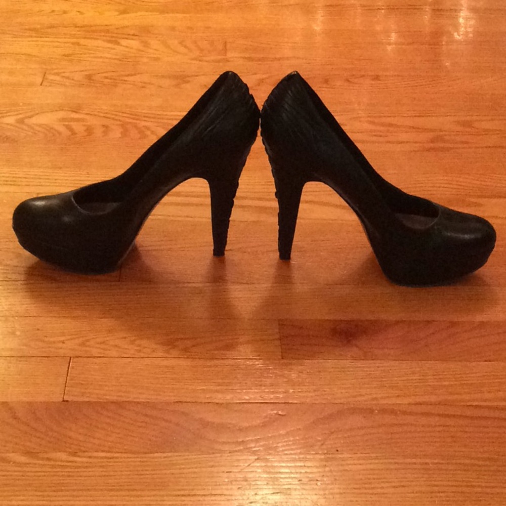 Soft Leather Rusched Stitched Back Platform Pumps